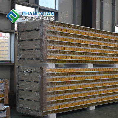 Isolasi Termal PU Panel Atap Sandwich Hemat Energi 75/100 / 150mm