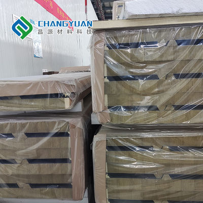 Bahan Atap Sandwich Panel Isolasi Busa Polyurethane