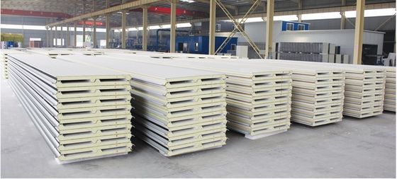 Disesuaikan 100mm Pu Sandwich Panel Atap Superior Panas Dan Isolasi Suara