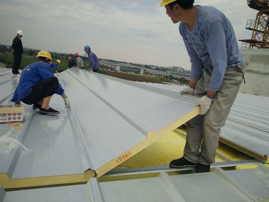 100mm PU Glass Wool Sandwich Roof Panel Dengan Panjang dan Struktur yang Dapat Dikustomisasi