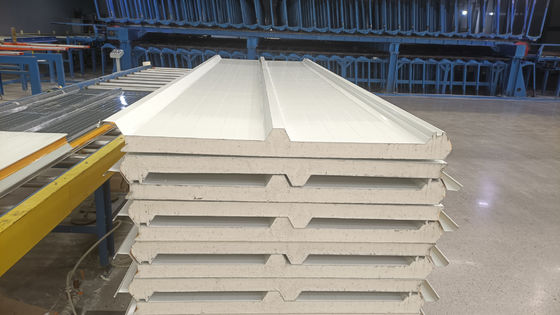 Panel Atap Sandwich Terisolasi Berlapis PU Foam Berwarna Disesuaikan