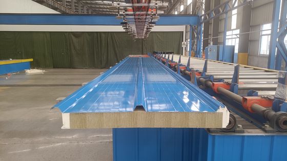Panel atap Pu Sandwich yang dapat disesuaikan Panel atap poliuretan