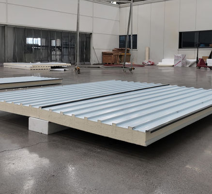 Fire Retardant Sandwich Structure PU Sandwich Roof Panel dengan B1/B2 Fire Rating Great Wall Panels