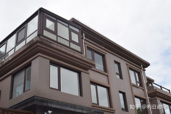 Fire Retardant Sandwich Structure PU Sandwich Roof Panel dengan B1/B2 Fire Rating Great Wall Panels
