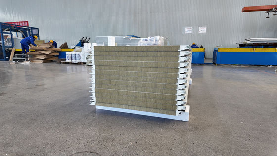 Waterproof PU Sandwich Wall Panel Dengan Lantai Papan Lapisan Berwarna Tahan Lama Dan Kuat