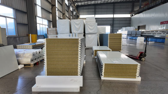 Daya tahan tinggi PU Sandwich Panel dinding Berbagai panjang Soundproof