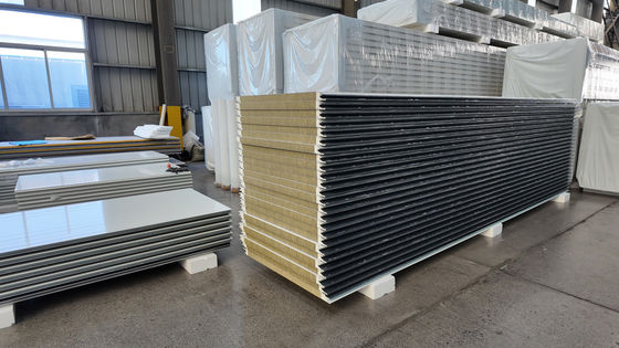 Panel dinding PU tahan lama Daya tahan tinggi Jangkauan lebar 50-1130mm
