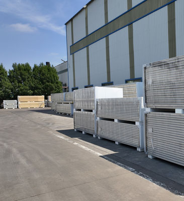 Waterproof Anti Corrosion PU Sandwich Wall Panel Dengan Permukaan Papan Lapisan Berwarna