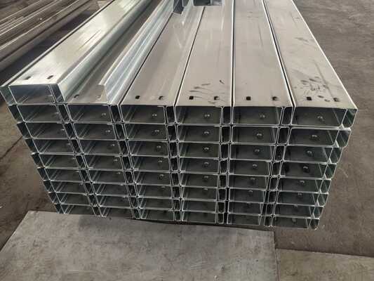 Purlin Logam Galvanis Celup Panas dengan Panjang yang Dapat Disesuaikan dan Lapisan Zn 40-275g untuk Daya Tahan Unggul