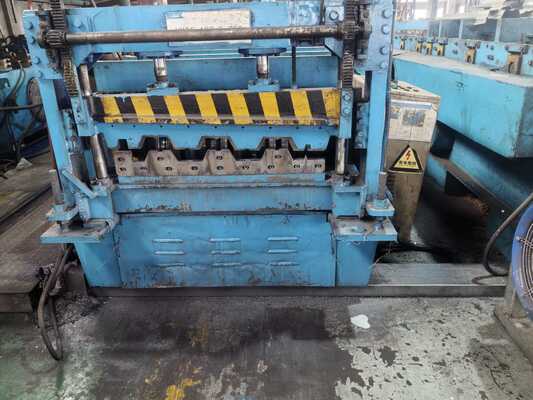 Tahan korosi yang tinggi Metal corrugated Decking dengan profil trapezoidal dan kapasitas beban hingga 500 kg per meter persegi