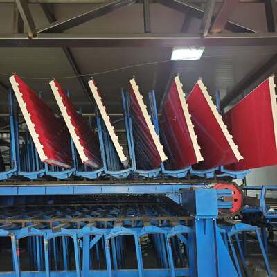 Panel atap tahan api sandwich pu dekoratif Panel pelapis atap logam eksterior Panel sandwich dinding besar